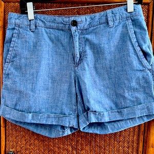 Banana Republic City Chino shorts. Light comfortable denim. Size 2